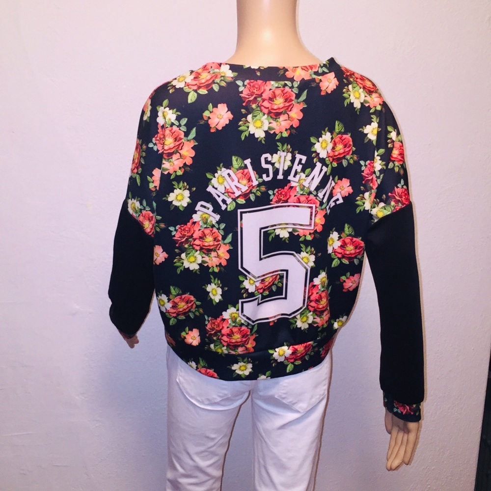 Floral pullover Size M. - Picture 3 of 8